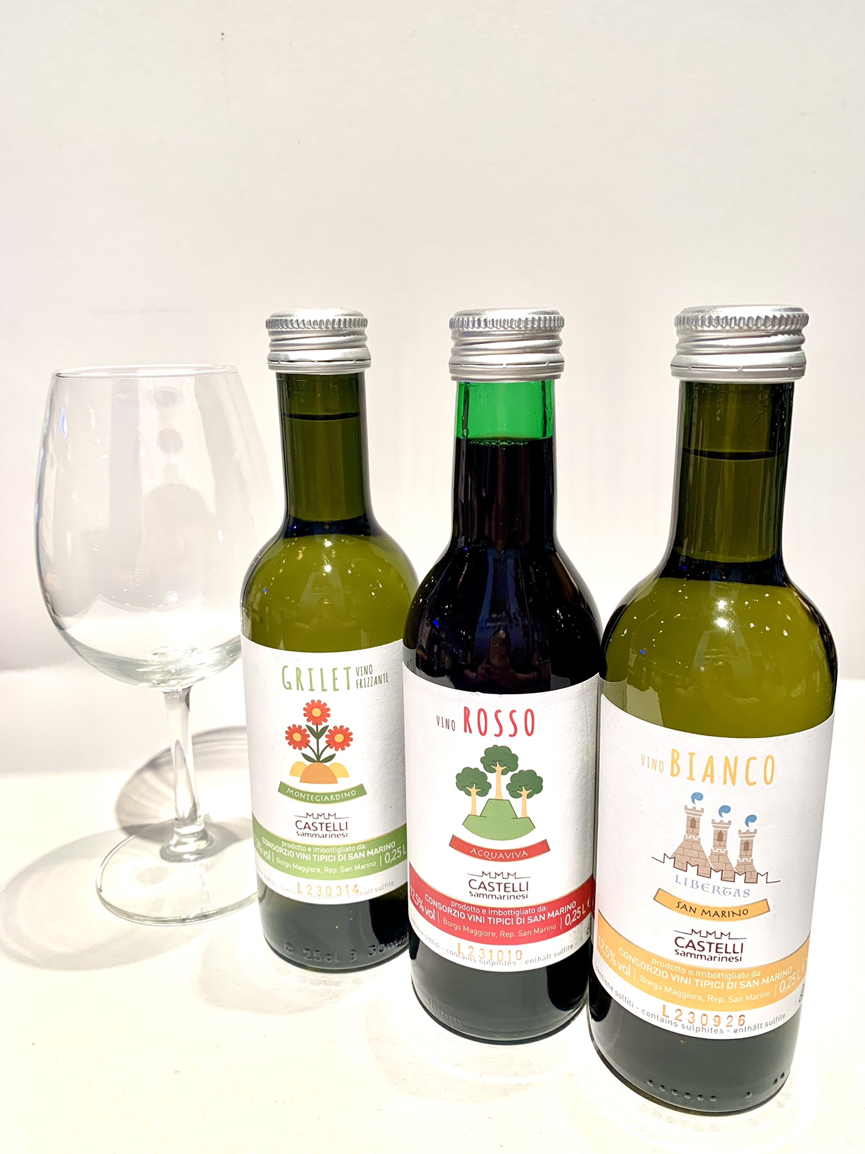 【サンマリノ共和国】サンマノワイン（赤・白・微発泡）ミニボトル3本セット☆ワイングラス付き